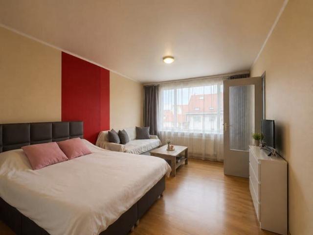 Studio lumineux Ambiorix / Maelbeek, 5e étage avec balcon