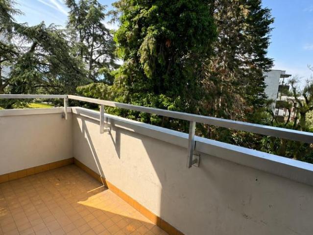 Studio lumineux avec balcon