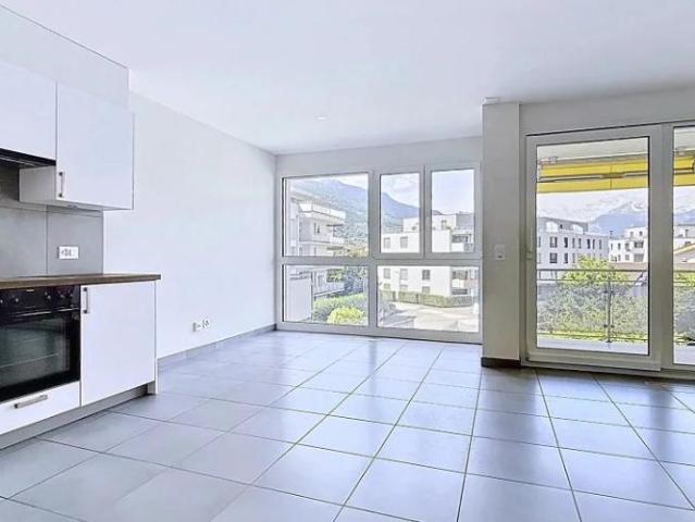Studio lumineux avec grand balcon à Sion libre de suite