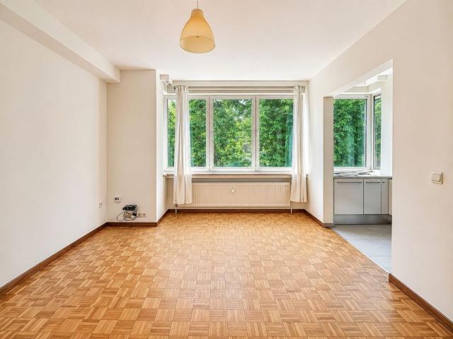 ✨ Studio lumineux de 48 m² – Calme, pratique et disponible immédiatement !