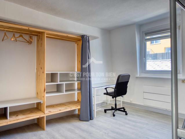 Studio lumineux dernier étage sans travaux dans une petite copr