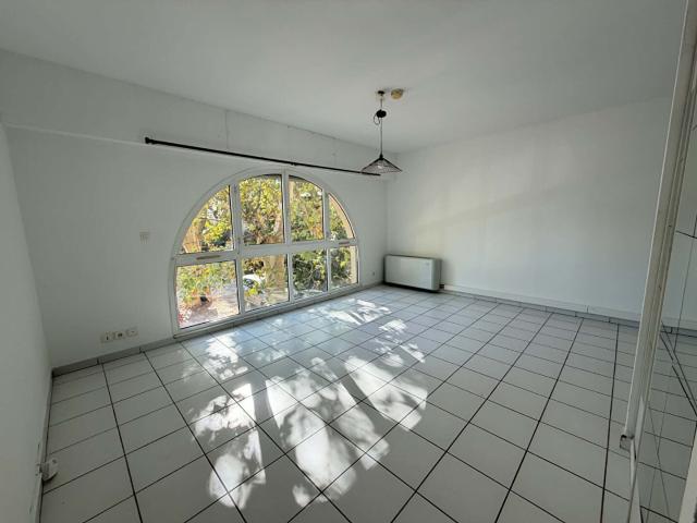 STUDIO LUMINEUX & SPACIEUX ARLES