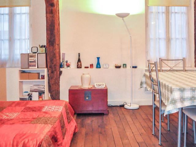 Studio Mouffetard Street CLEF, Paris Amsterdam Apartments for Rent