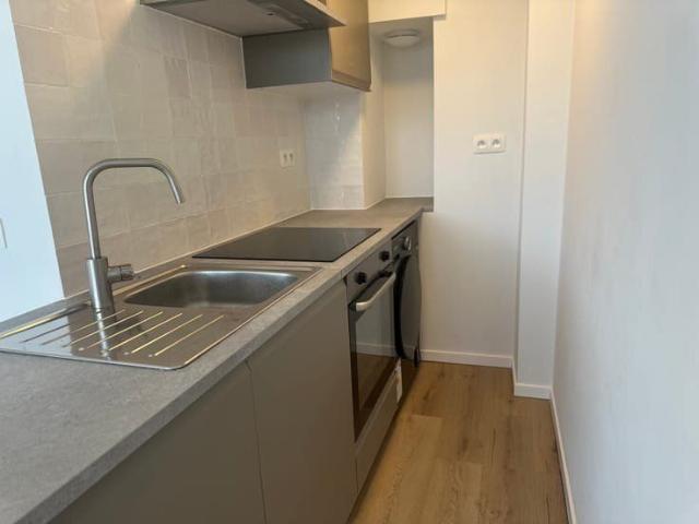 Studio moderne à louer Place Rouppe, Bruxelles