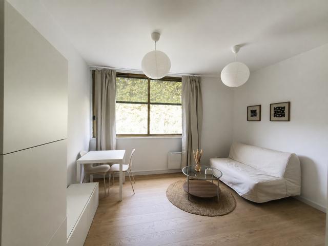 Studio moderne entièrement neuf