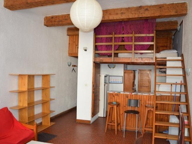 Studio Marseille 13007