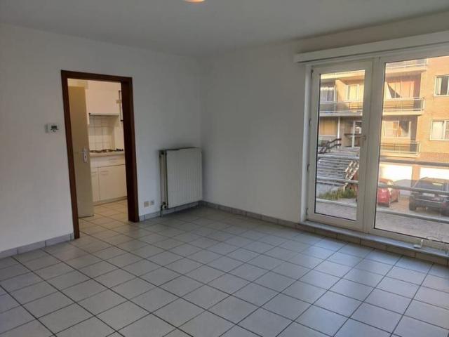 studio met autostaanplaats en kelder
