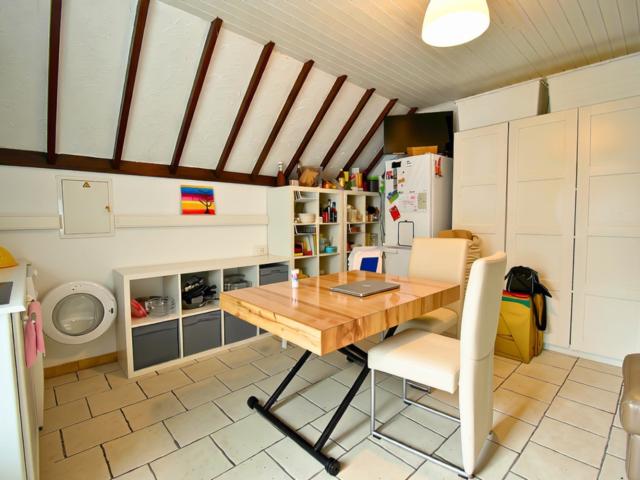 Studio met aparte slaapkamer in het centrum van Sint Pieters Leeuw