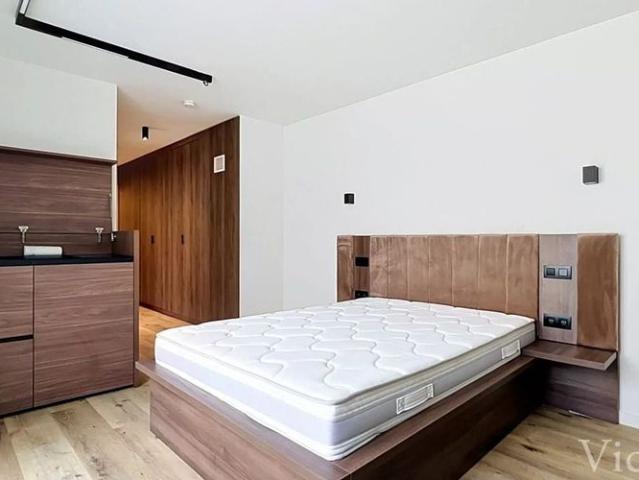 Studio met slaaphoek te huur in Brussel voor € 1.200 met 1 slaapkamer