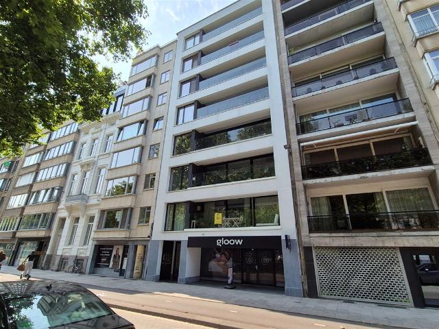Studio met terras in recent gebouw