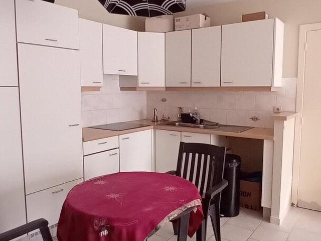 Studio met terras, kelder zonder aparte slaapkamer