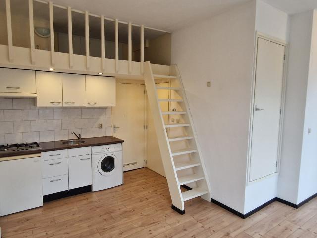 Studio met veel licht 22 m2 gestoffeerd