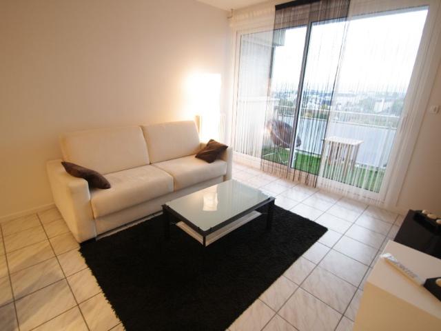 STUDIO MEUBL� HAUTS DE CHATOU