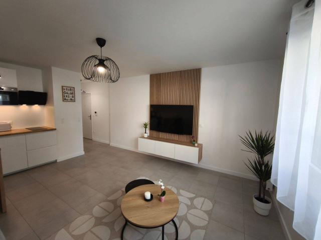 Studio meublé neuf 30 m² + parking Gare à pied Paris 30 min