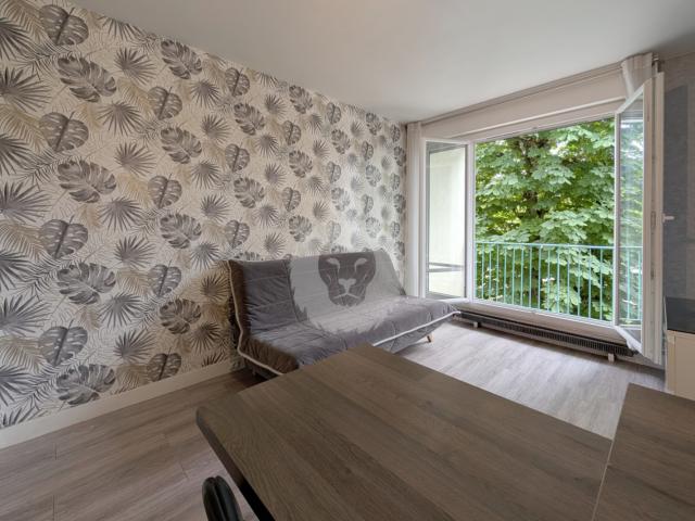 STUDIO MEUBLE AU PARC SAINT MAUR
