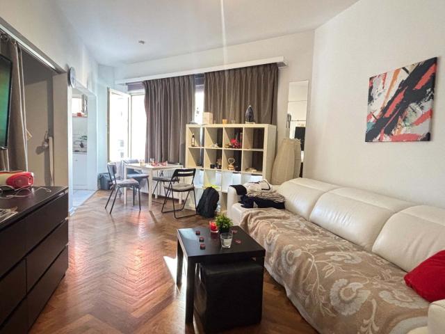 Studio meublé au 2e étage – quartier Louise