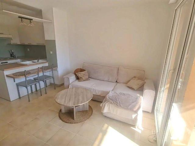 Studio meublé avec coin nuit et grande terrasse