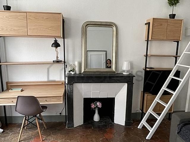Studio meublé avec cheminée Le Marais Paris 3°