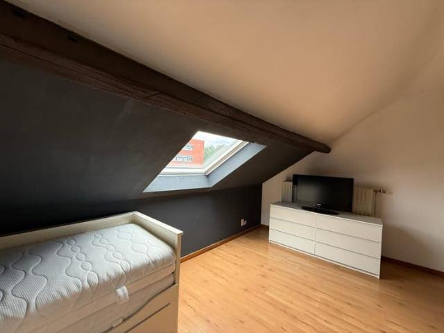 Studio meublé avec cuisine et salle de douche