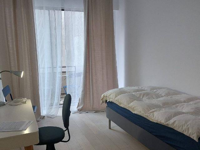 Studio meublé avec cuisinette séparée en face parc Monceau