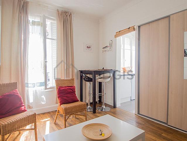 Studio meublé avec ascenseur Montmartre Paris 18°