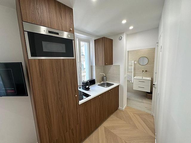 Studio meublé avec ascenseur Montmartre Paris 18°