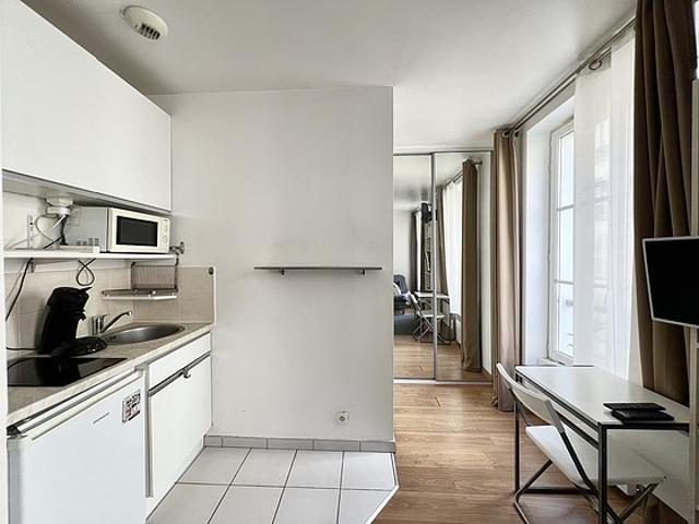 Studio meublé avec ascenseur Montmartre Paris 18°