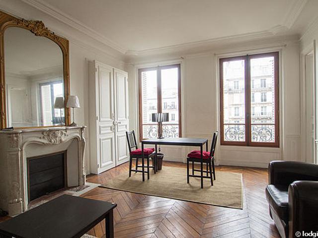 Studio meublé avec ascenseur, cheminée et concierge Paris 8°