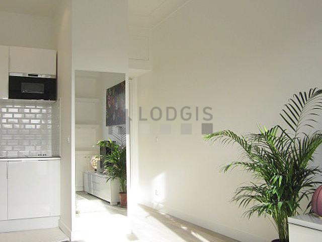 Studio meublé avec ascenseur, concierge et cave Opéra Paris 9°