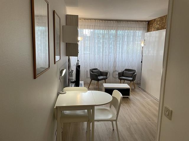 Studio meublé avec ascenseur, concierge et local à vélos Courbevoie 92400