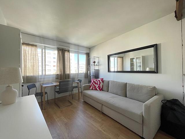 Studio meublé avec ascenseur, concierge et place de parking en option Buttes Chaumont Paris 19°