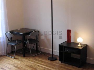 Studio meublé avec ascenseur et concierge Vaugirard Paris 15°