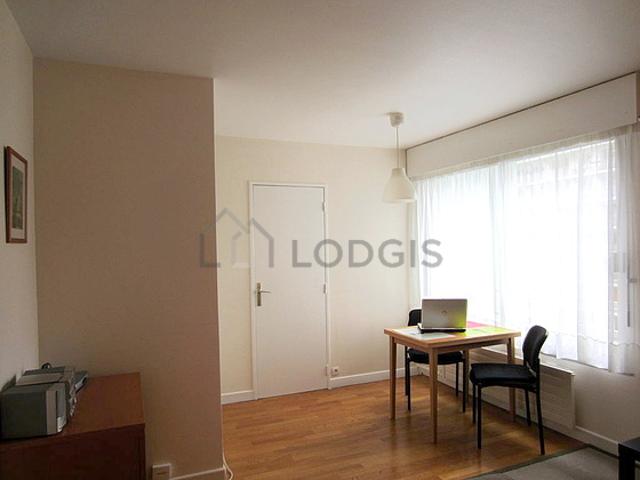 Studio meublé avec ascenseur et concierge Vaugirard Paris 15°