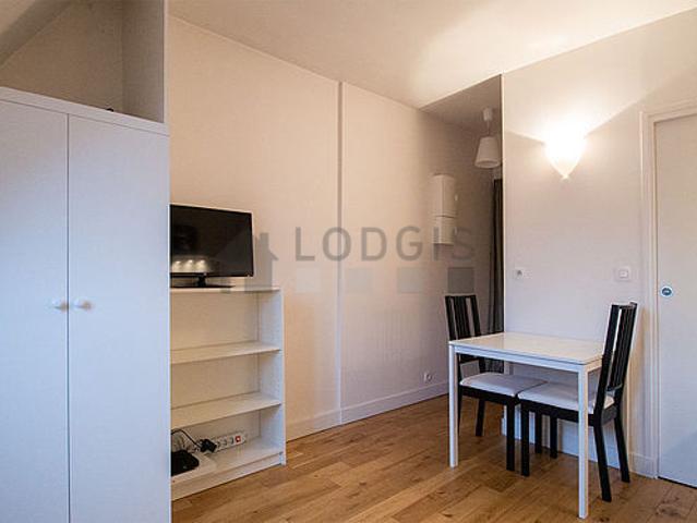 Studio meublé avec ascenseur et concierge Champs Elysées Paris 8°