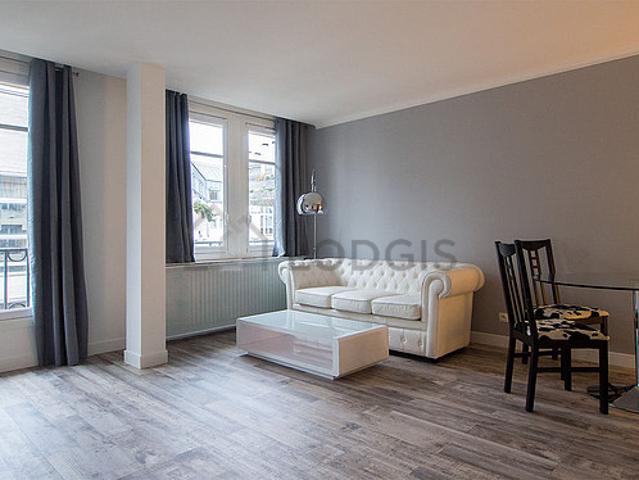Studio meublé avec ascenseur et concierge Champs Elysées Paris 8°