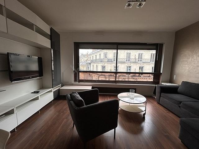 Studio meublé avec ascenseur et concierge Champs Elysées Paris 8°