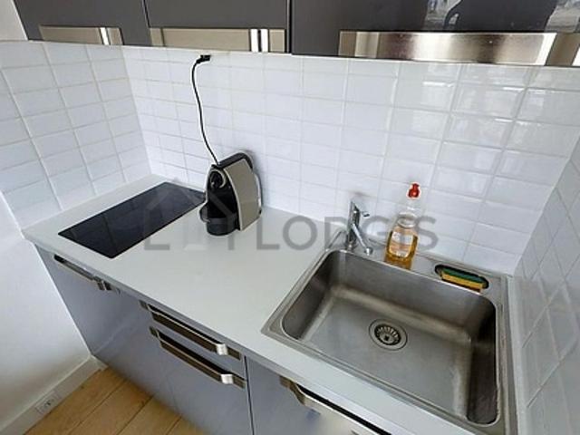 Studio meublé avec ascenseur et concierge Porte de Versailles Paris 15°