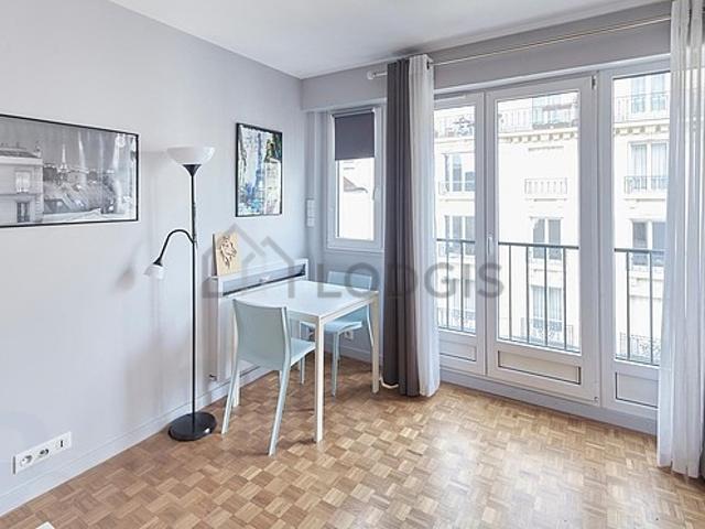 Studio meublé avec ascenseur La Motte Picquet Paris 15°