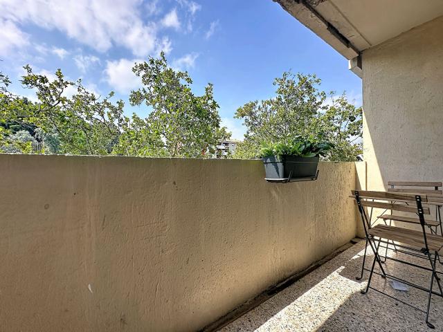 Studio meublé avec balcon Proche Rotonde et gare routière