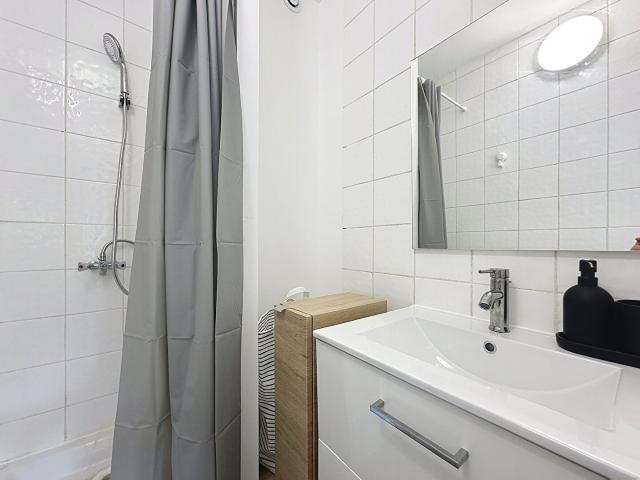 Studio meublé avec balcon Proche Rotonde et gare routière