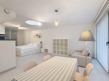 Studio meublé avec balcon