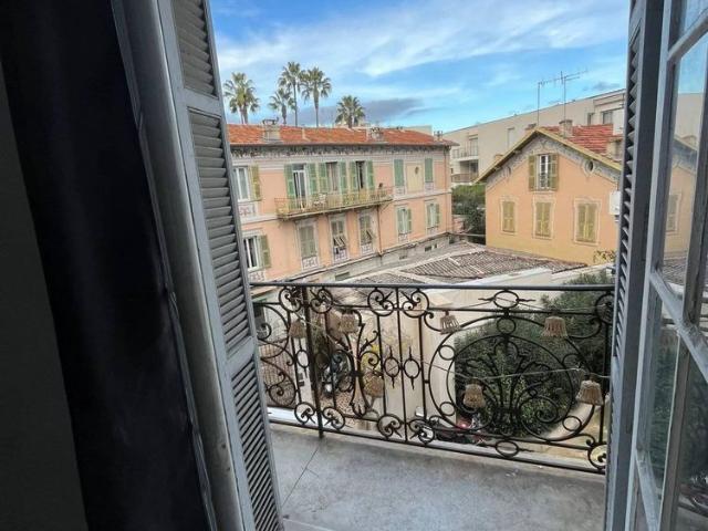 Studio meublé avec balcon