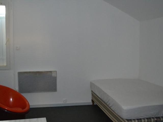 STUDIO MEUBLE AVEC JARDINET CLOS CHASSAING