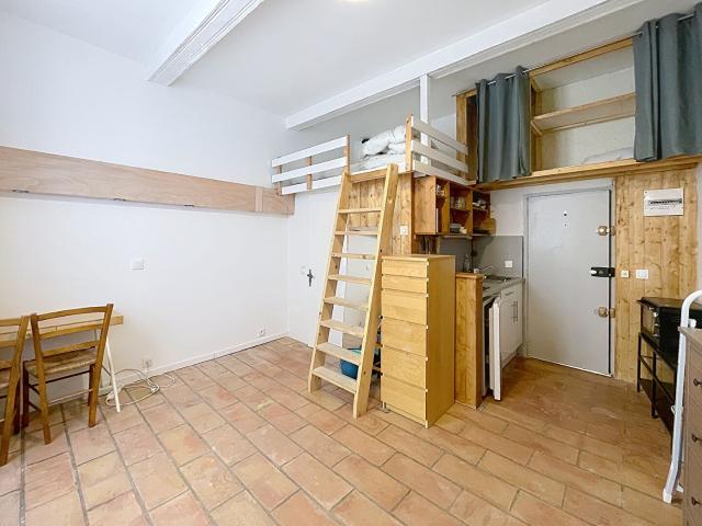 Studio meublé avec mezzanine au calme, centre ville Aix, proche Cours Sextius