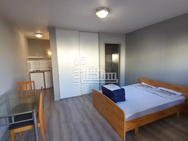STUDIO MEUBLE AVEC PARKING