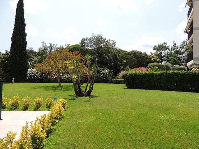 Studio meublé avec piscine, terrasse et jardin Mandelieu 06210