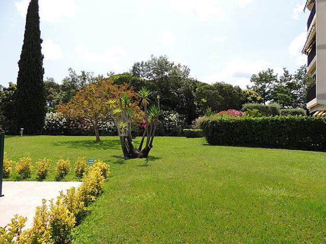 Studio meublé avec piscine, terrasse et jardin Mandelieu 06210