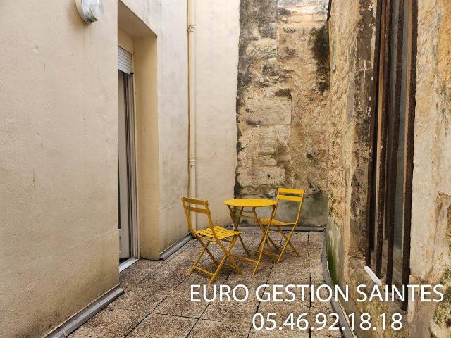 STUDIO MEUBLE AVEC TERRASSE