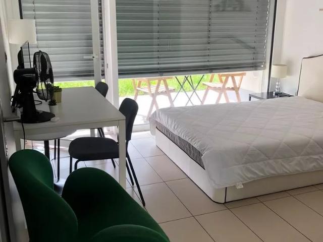 Studio meublé avec terrasse