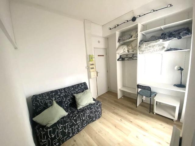 STUDIO MEUBLE AVEC TERRASSE
